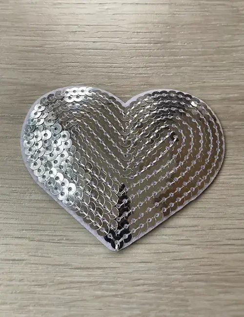 E6mp-pifWn-U4mniGoxN3v_B9GRD7ItkJiOAwc6ZAv4DJtOpt-J-yuHddzAvGJeUmSP_EuzZiVPjHmlcG8xHbvwV.webp Paljett hjerte sølv - Bilde 1